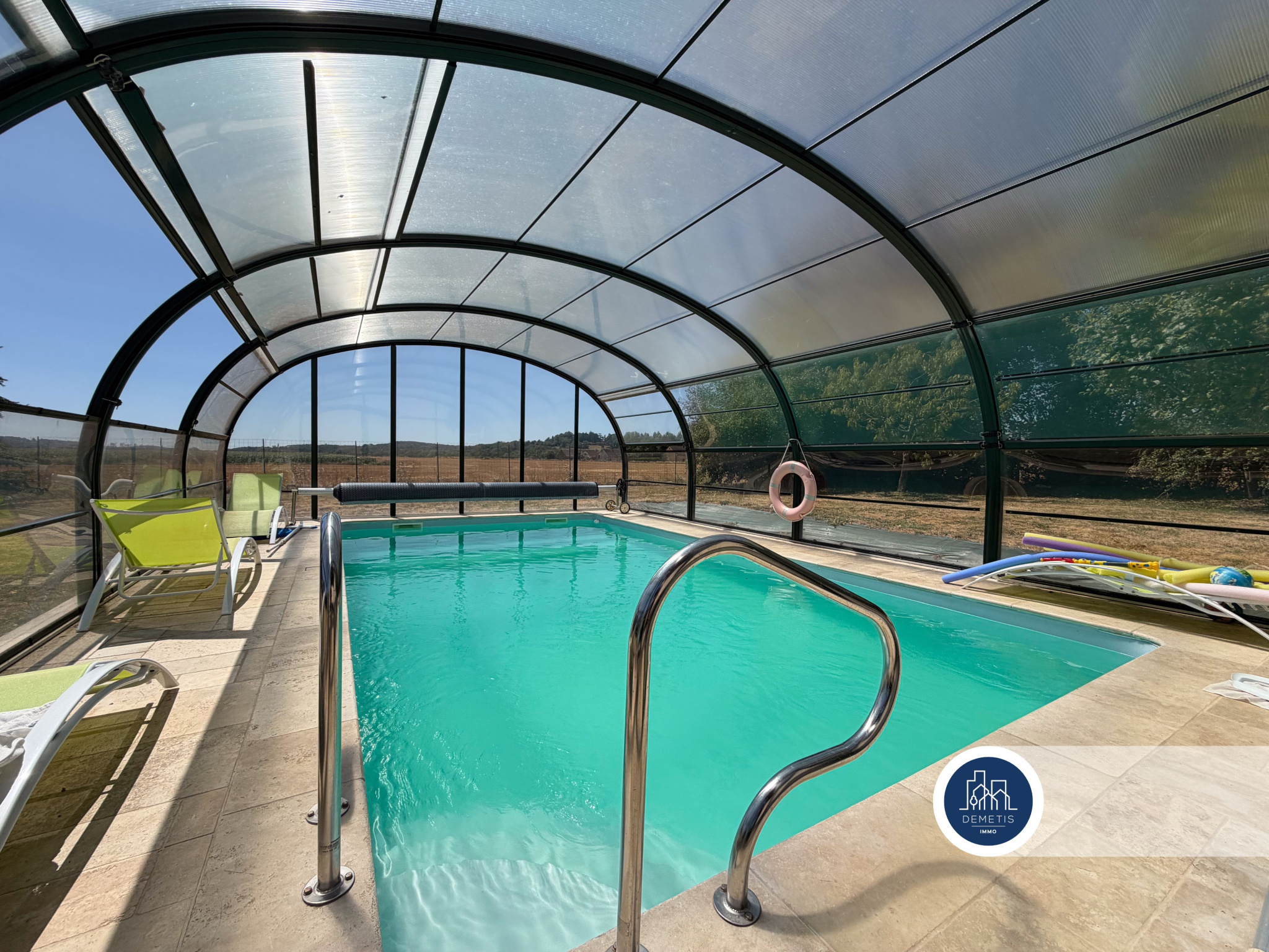 Propriété de caractère avec trois habitations, piscine et dé