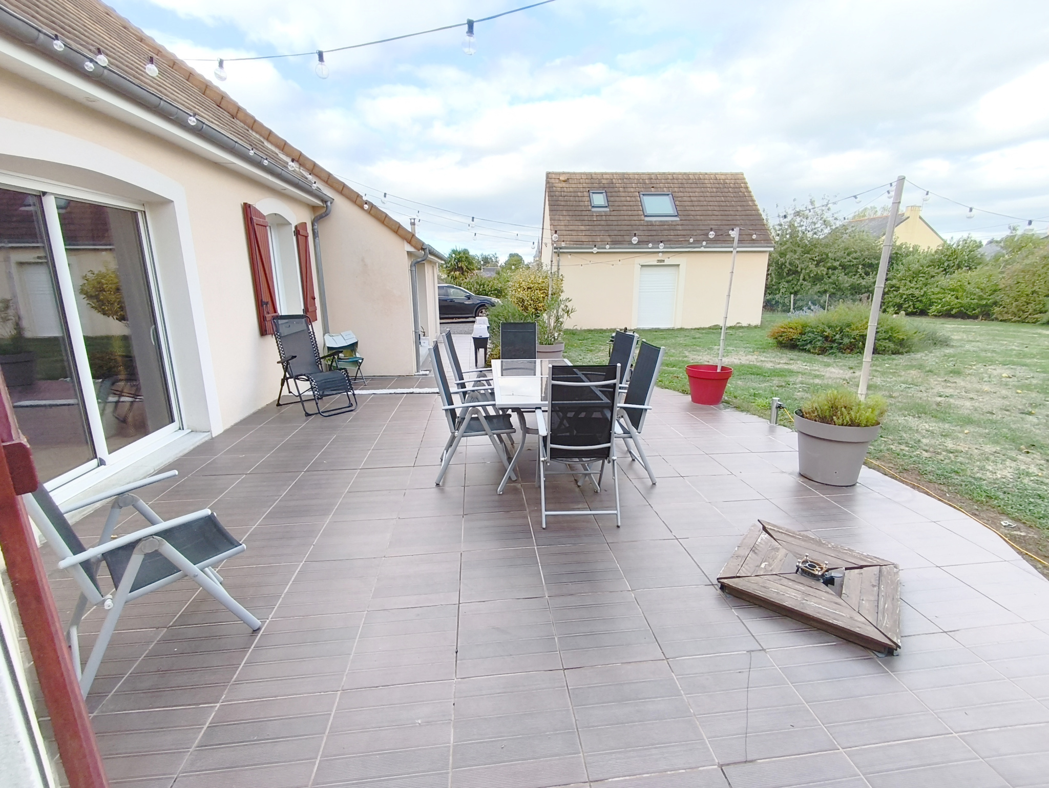 MAISON 5 CHAMBRES ET TRIPLE GARAGE